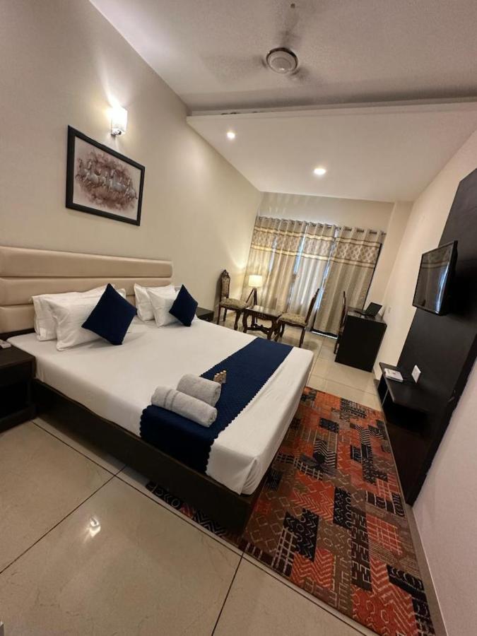Jb Residency Zirakpur !! Top Rated & Most Awarded Property In Zirakpur Hotel Exterior photo