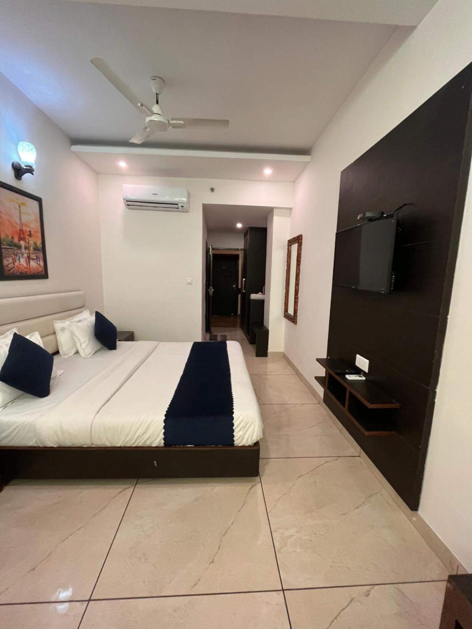Jb Residency Zirakpur !! Top Rated & Most Awarded Property In Zirakpur Hotel Exterior photo
