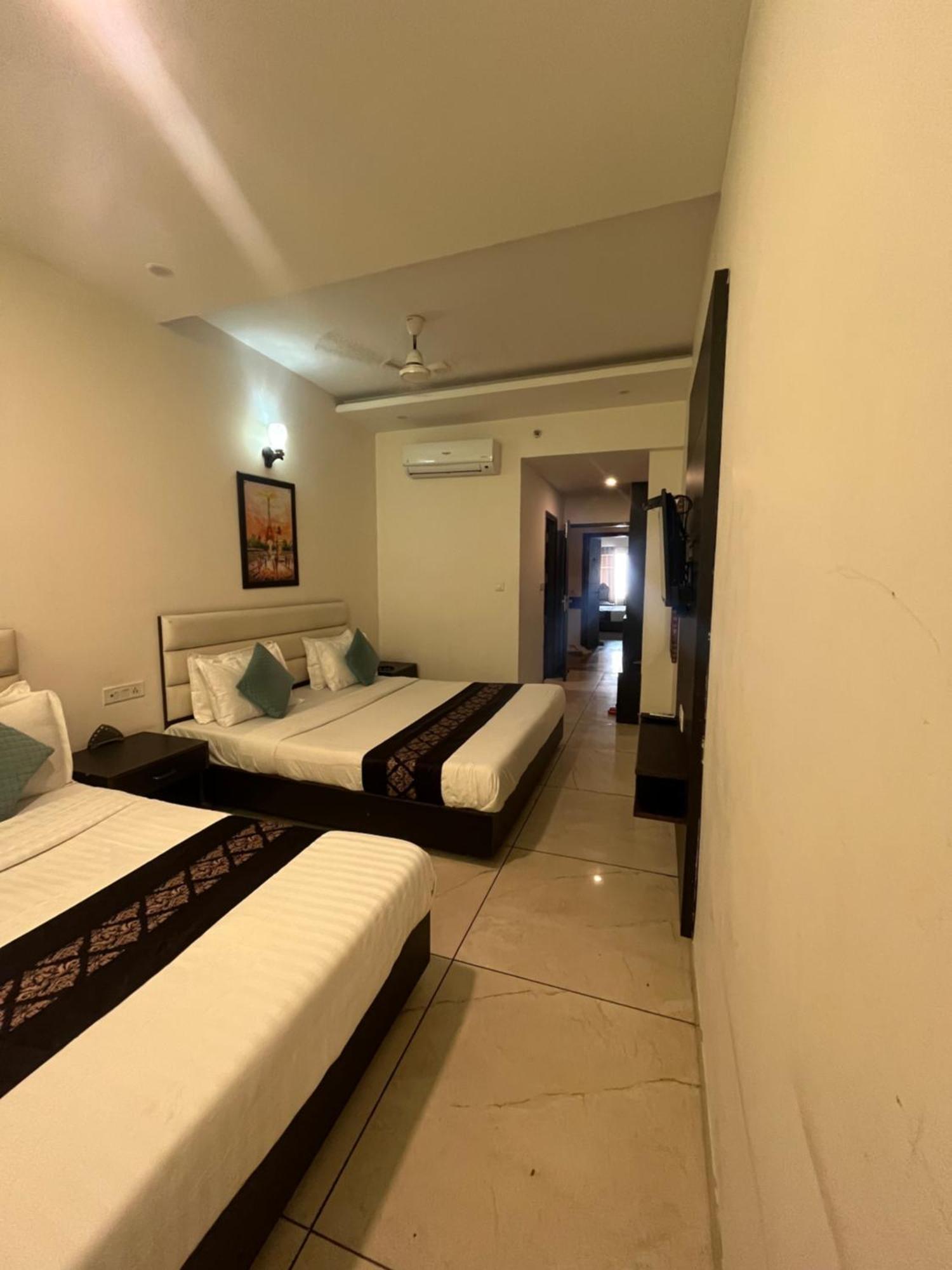 Jb Residency Zirakpur !! Top Rated & Most Awarded Property In Zirakpur Hotel Exterior photo